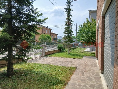 Foto Casa indipendente in Via Ferrara 1, Carpi Remesina - Pezzana di 380 m²