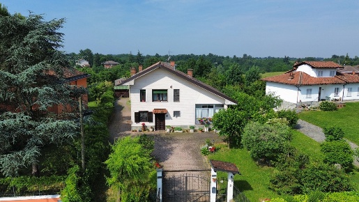 Foto Casa indipendente in Via Roma 29, Cellarengo di 250 m² con 8 locali