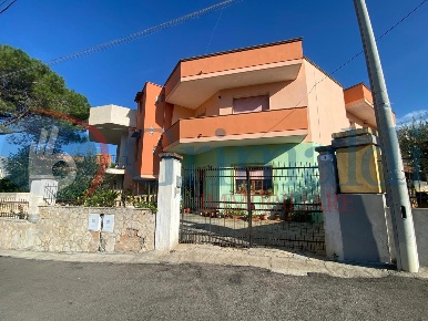 Foto Casa indipendente in Via Luigi Rizzo 1, Tuglie di 121 m² con 4 locali
