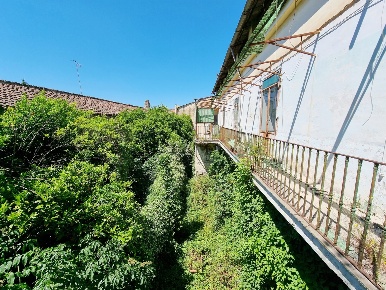 Foto Casa indipendente in Via Camusso 15, Caserta Ercole di 435 m²