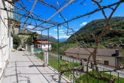 Foto Casa indipendente in Via Roma 55, Schignano Occagno di 120 m²