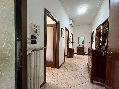 Foto Appartamento a Verona di 136 m² con 6 locali in vendita