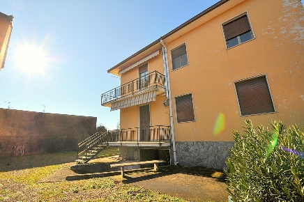 Foto Casa indipendente in XXV aprile, Inveruno Centro di 230 m² in vendita