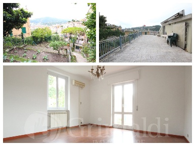 Foto Appartamento in Mansueto, Genova Rivarolo di 100 m² con 5 locali