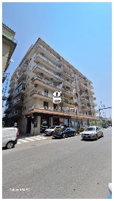 Foto Appartamento in Garibaldi, Salerno Centro di 147 m² con 5 locali