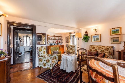 Foto Casa indipendente in Piazza Fontana 1, Ponna Ponna Superiore di 184 m²