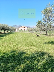 Foto Casa indipendente a Loreto Aprutino di 149 m² con 4 locali in vendita