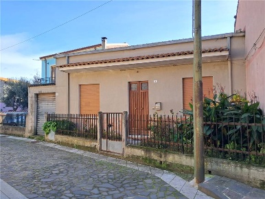 Foto Casa indipendente in -, Ollastra di 120 m² con 5 locali in vendita