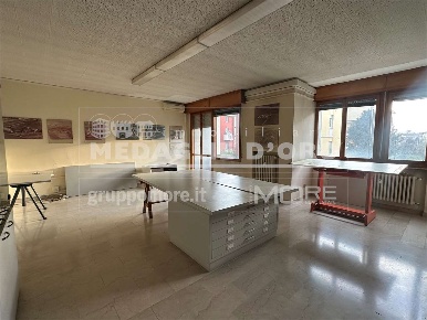 Foto Appartamento in ad.ze via Giardini, Modena di 167 m² con 5 locali