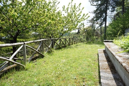 Foto Casa indipendente a Ascoli Piceno di 240 m² con 8 locali in vendita