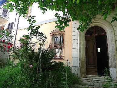 Foto Casa indipendente in Via Pedona 14, Barga Ponte All'ania di 450 m²