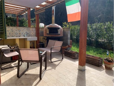 Foto Case semi ndipendenti a Carrara di 120 m² con 4 locali in vendita
