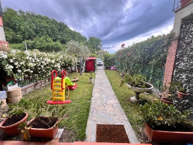 Foto Case semi ndipendenti a Podenzana di 150 m² con 6 locali in vendita