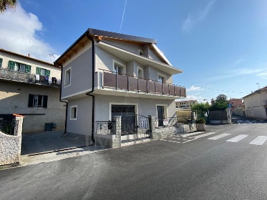 Foto Casa indipendente in Via Angeli Custodi, Vallecrosia Centro di 124 m²