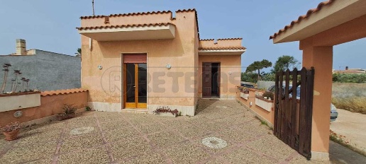 Foto Casa indipendente a Petrosino di 100 m² con 5 locali in vendita