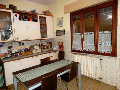 Foto Casa indipendente a Sarzana Crociata di 104 m² con 4 locali in vendita