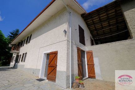 Foto Casa indipendente in Corso Acqui 18, Ponzone di 400 m² con 9 locali