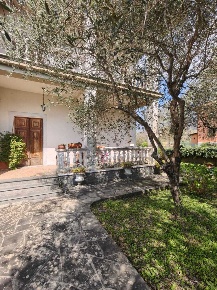 Foto Case semi ndipendenti a Filattiera di 215 m² con 8 locali in vendita