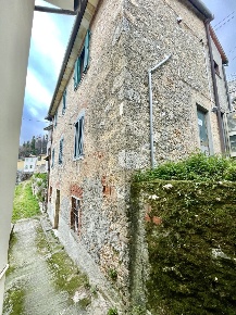 Foto Casa indipendente a Pietrasanta Caranna di 135 m² con 7 locali