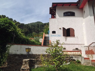 Foto Casa indipendente in Via del Palazzo 11, Montignoso Capanne, Prato