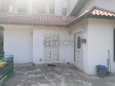 Foto Case semi ndipendenti in Via Caira 45, Cassino di 140 m² con 7 locali