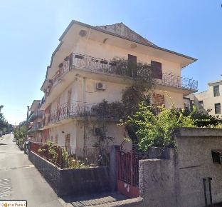 Foto Casa indipendente a Mascalucia Centro di 280 m² con 10 locali