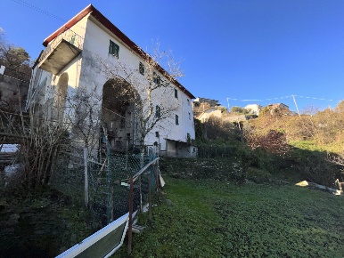 Foto Case semi ndipendenti a Calice al Cornoviglio di 85 m² con 4 locali