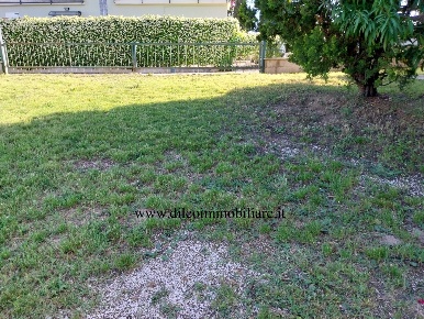 Foto Casa indipendente a Castorano di 180 m² con 6 locali in vendita