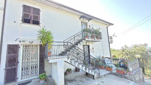Foto Case semi ndipendenti a Sarzana di 100 m² con 4 locali in vendita