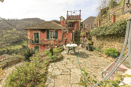 Foto Casa indipendente in Via Monte Comego 75, Ceranesi di 190 m²