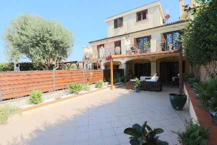 Foto Villa unifamiliare in Via di Marco Simone  80, Guidonia Montecelio