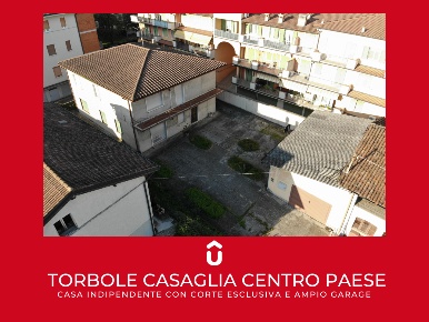 Foto Casa indipendente a Torbole Casaglia Centro di 334 m² con 10 locali