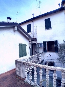 Foto Casa indipendente a Carpi di 300 m² con 10 locali in vendita