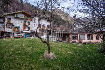 Foto Casa indipendente in Località Grand Moulin 5, Antey-Saint-André Centro