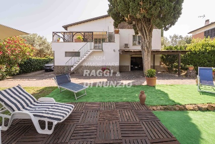 Foto Villa unifamiliare in Via di salé 45, Frascati di 380 m² con 14 locali
