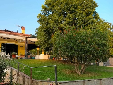 Foto Case semi ndipendenti in Via dei Pini 40, Castelnuovo Magra di 320 m²
