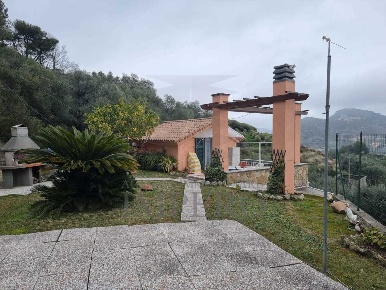 Foto Casa indipendente in Via delle Otto Case 216, Ventimiglia di 100 m²