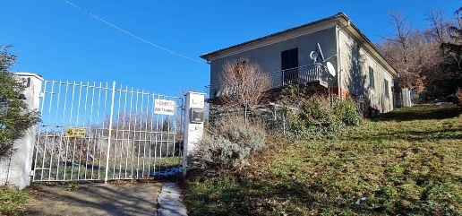 Foto Casa indipendente a Borgo Val di Taro di 231 m² con 8 locali