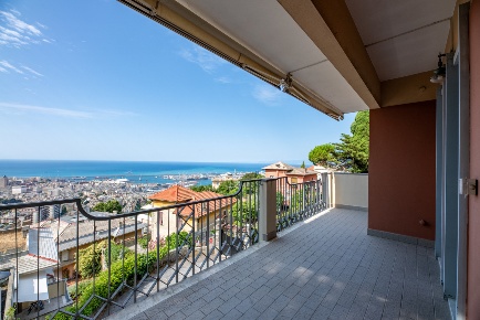 Foto Appartamento in Mura delle Chiappe, Genova Righi di 124 m² in vendita