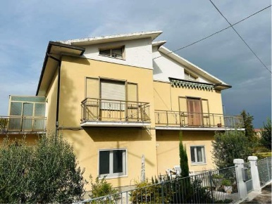 Foto Case semi ndipendenti in Strada Comunale 106, Senigallia di 130 m²