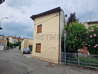 Foto Casa indipendente in Via Parigi, Castelvetro Piacentino Centro