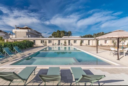 Foto Casa indipendente a Pulsano di 300 m² con 14 locali in vendita