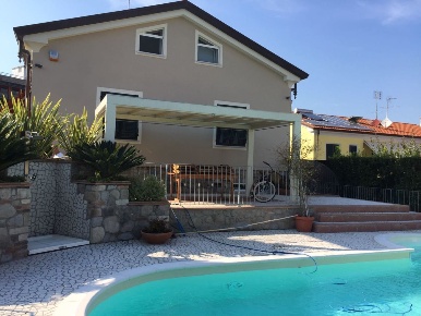 Foto Casa indipendente a Sarzana Olmo, Santa Caterina, Falcinello di 300 m²