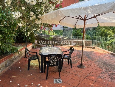 Foto Appartamento in Via Codena  19, Carrara Centro di 80 m² con 3 locali