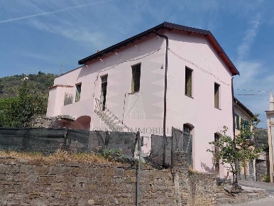 Foto Casa indipendente in Via Roma, Camporosso Centro di 180 m² in vendita