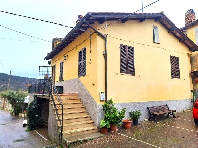 Foto Casa indipendente in Via delle Scuole, Narni Centro di 76 m²