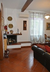 Foto Casa indipendente a Luni Ortonovo di 230 m² con 8 locali in vendita