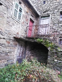 Foto Case semi ndipendenti in Zeri, Zeri di 200 m² con 7 locali in vendita