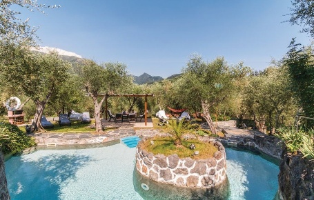 Foto Casa indipendente a Camaiore di 190 m² con 6 locali in vendita