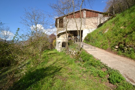Foto Case semi ndipendenti a Valdagno di 350 m² con 12 locali in vendita